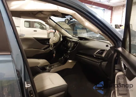 2024 Subaru Forester Premium z USA, uszkodzony, nr VIN JF2SKADCXRH424816